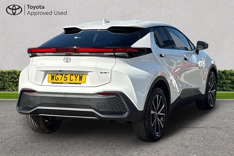 New Toyota C-HR Design 140 HP (102 kW) 2025 Pure white SUV