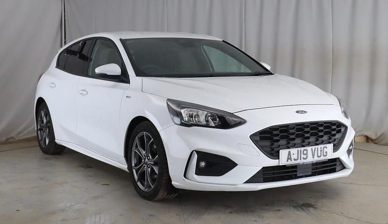 Used Ford Focus ST-Line 125 HP (91 kW) 2019 White Hatchback