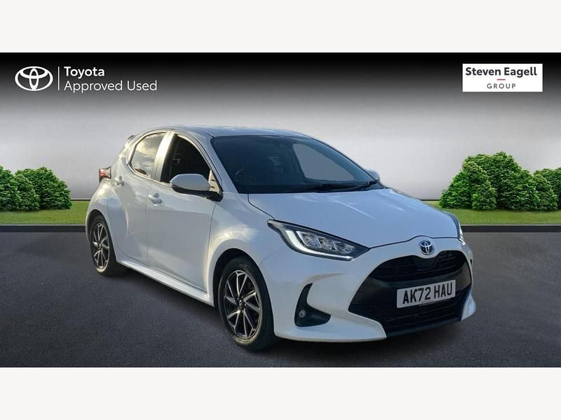 White Used 2022 Toyota Yaris Hybrid Design Hatchback | £18,734 (Fair price) - Image 1/3