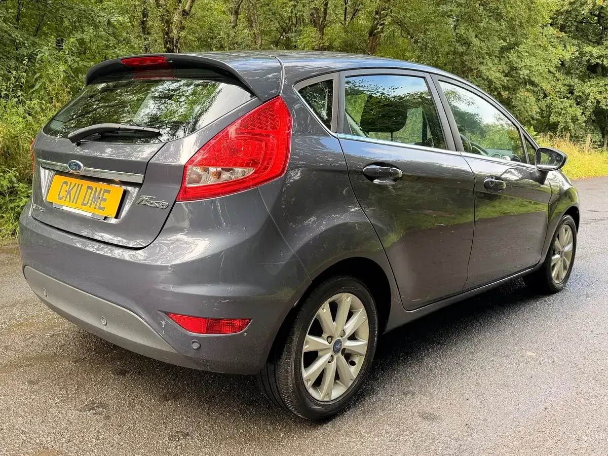 Used Ford Fiesta Zetec 94 HP (69 kW) 2011 Grey Hatchback