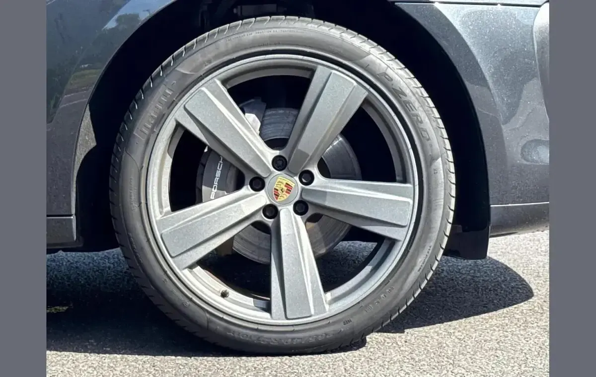 Used Porsche Macan 261 HP (191 kW) 2022 Grey SUV