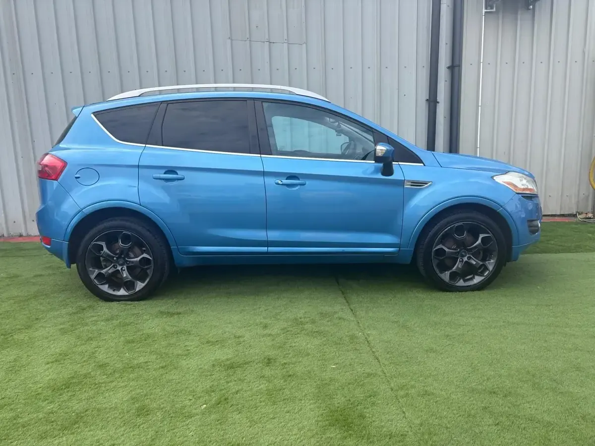Usado Ford Kuga Titanium 136 HP (100 kW) 2009 Azul SUV