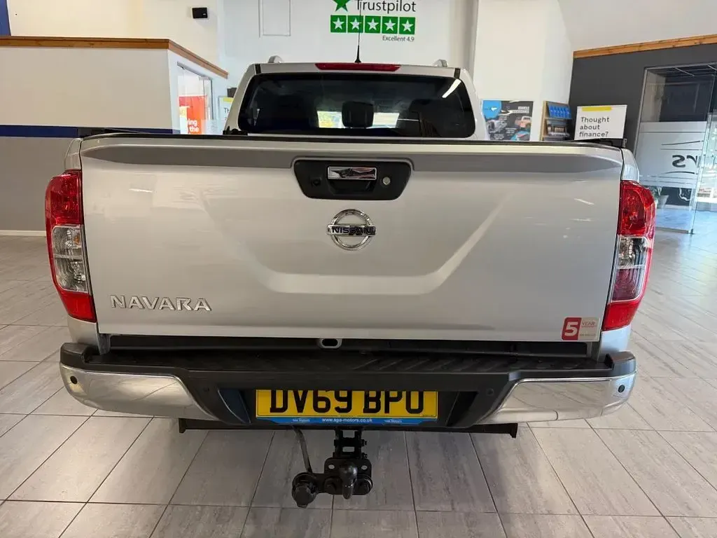 Used Nissan Navara Tekna 190 HP (139 kW) 2019 Silver Pickup