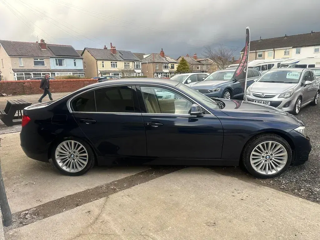 Used BMW 320 Luxury Line 184 HP (135 kW) 2012 Blue Sedan