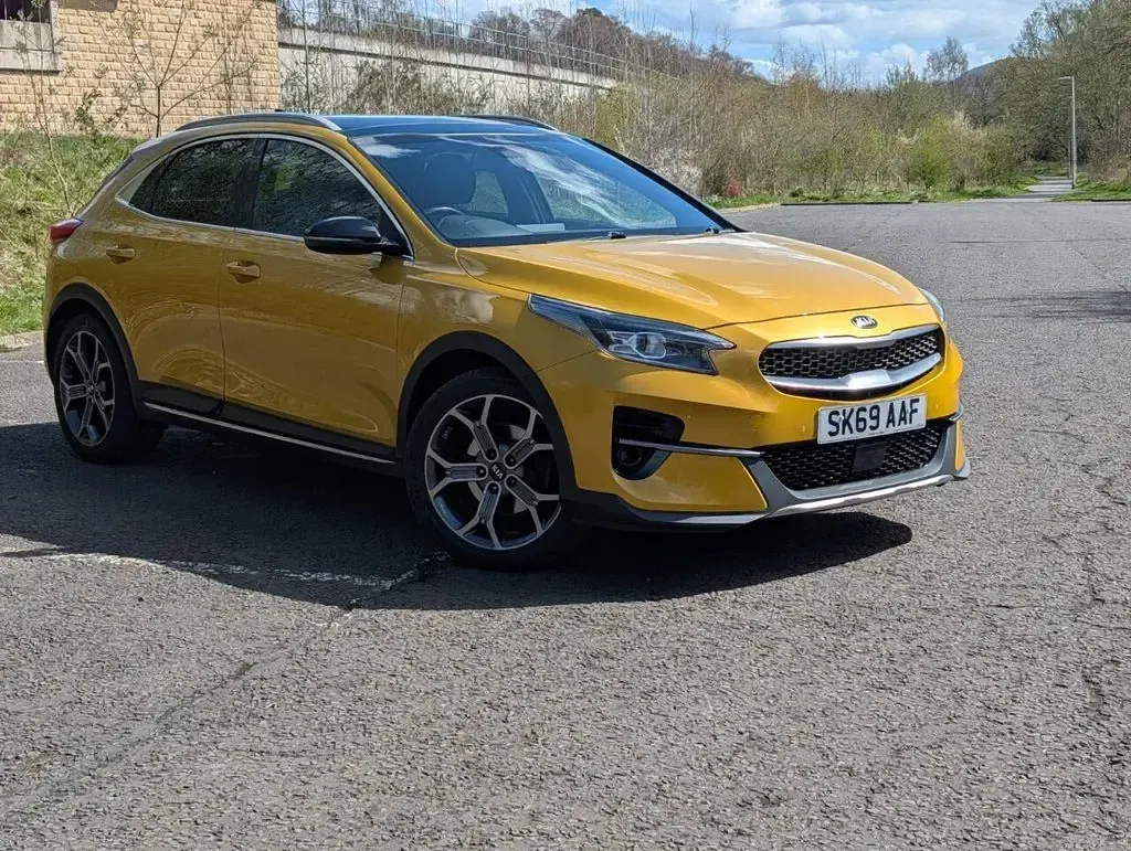 Used Kia XCeed First Edition 138 HP (101 kW) 2019 Yellow SUV