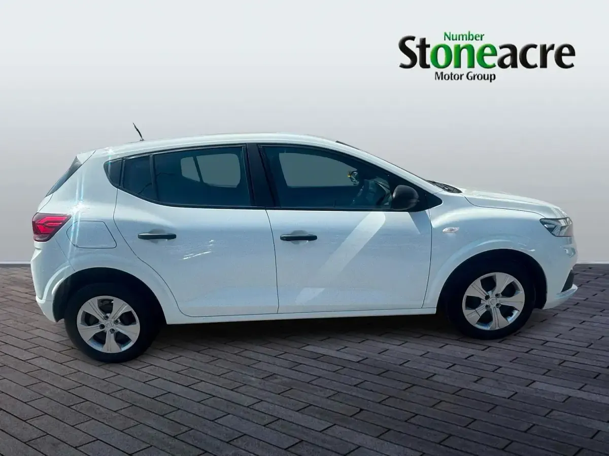 Used Dacia Sandero Essentiel 90 HP (66 kW) 2021 White Hatchback