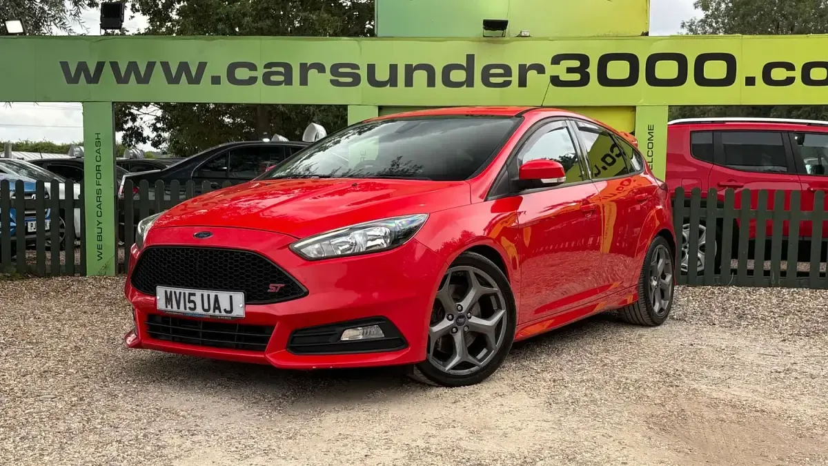 Used Ford Focus ST 185 HP (136 kW) 2015 Red Hatchback