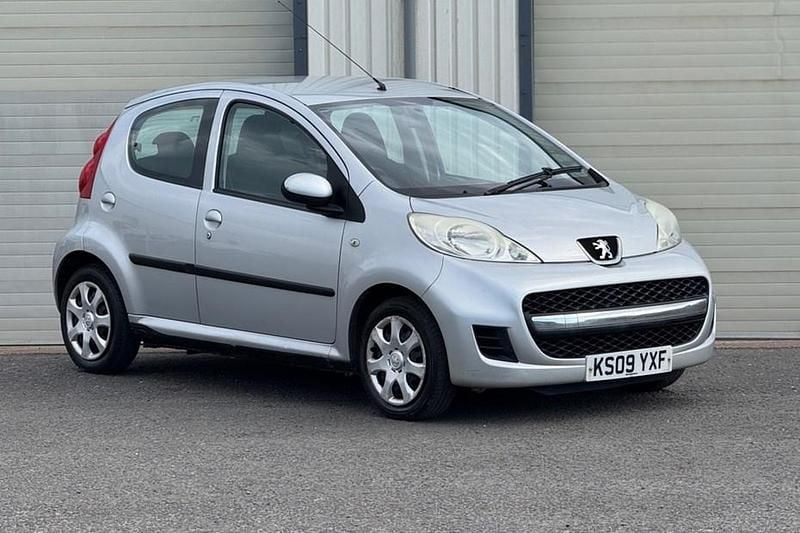 Used Peugeot 107 68 HP (50 kW) 2009 Silver Hatchback