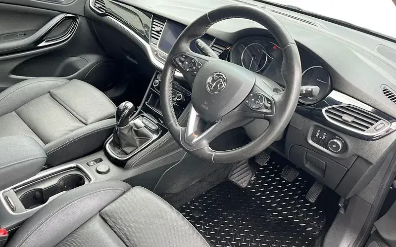 Used Vauxhall Astra Elite 145 HP (106 kW) 2021 Black Hatchback