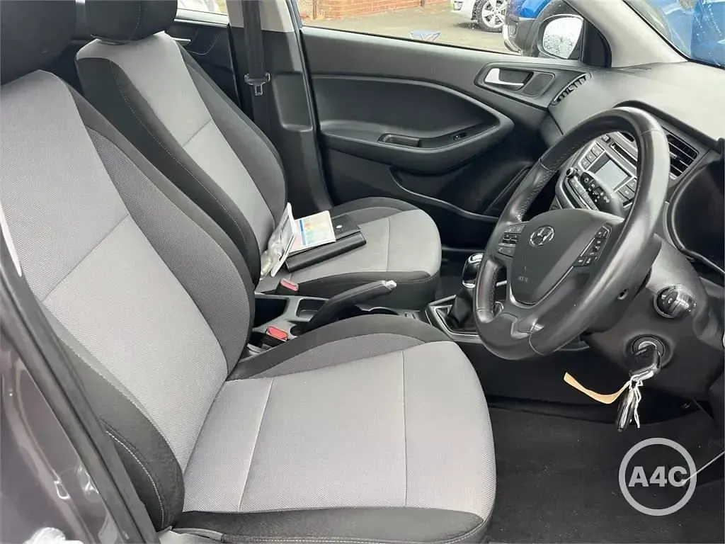 Used Hyundai i20 SE 84 HP (61 kW) 2016 Grey Hatchback