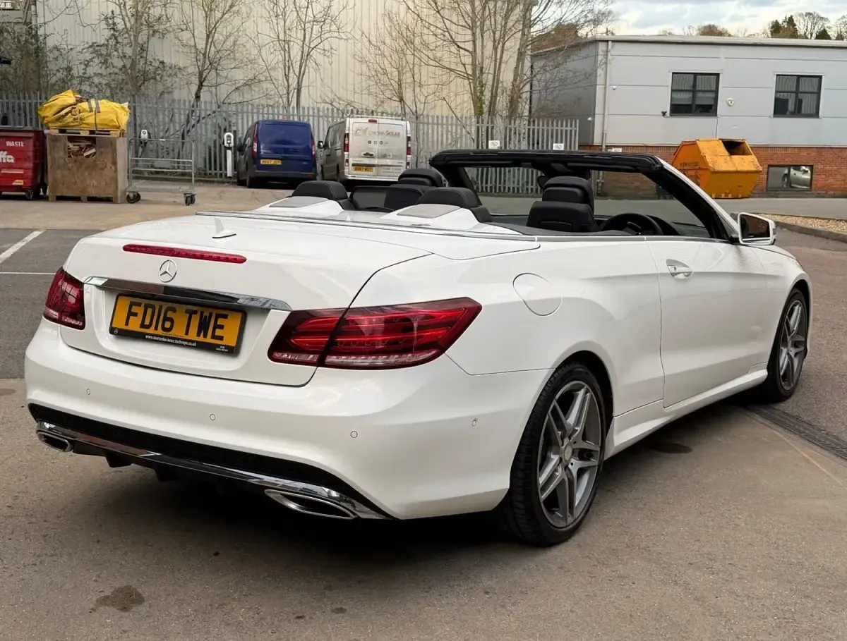 Usado Mercedes E200 AMG Line Premium 184 HP (135 kW) 2016 Branco Cabrios