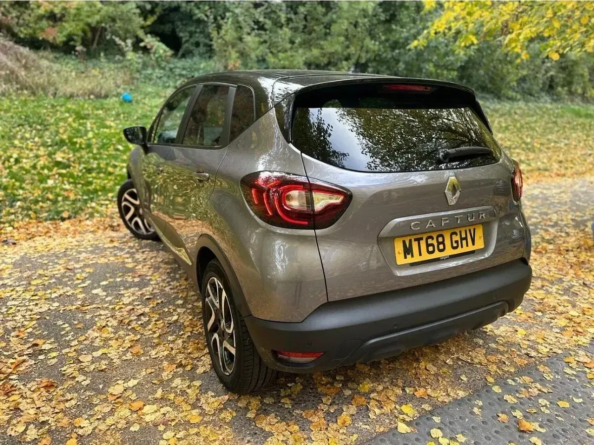 Usado Renault Captur Iconic 90 CV (66 kW) 2018 Gris SUV