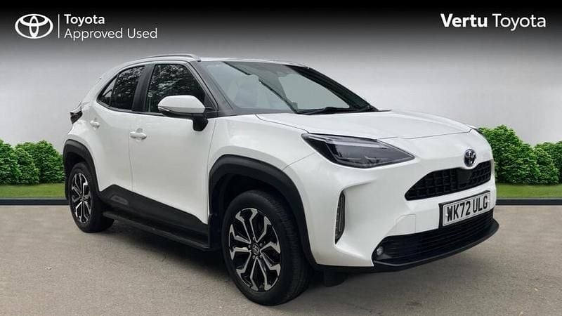 Used 2022 Toyota Yaris Hybrid Design Estate | £19,999 (Fair price) - Image 1/3