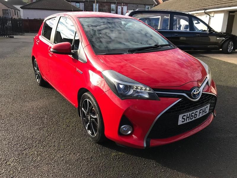 Red Used 2016 Toyota Yaris Hybrid Design Hatchback | £8,995 (A bit pricey) - Image 1/4