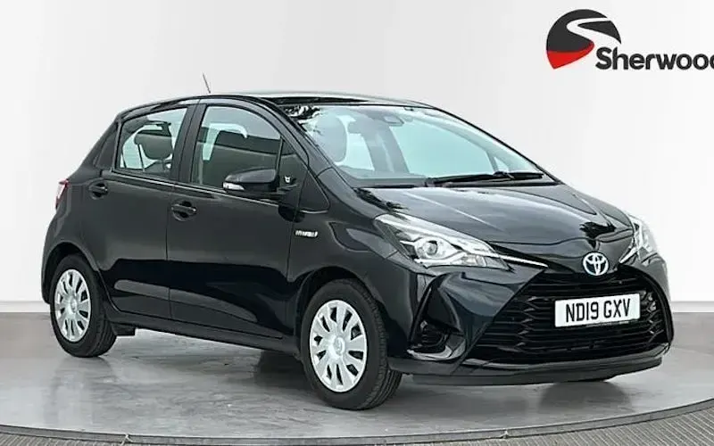 Used Toyota Yaris Hybrid Active 101 HP (74 kW) 2019 Hatchback