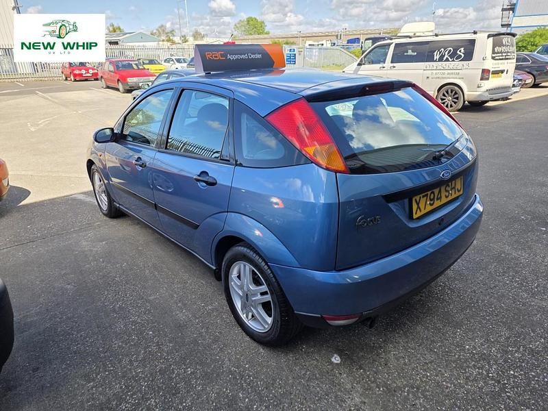 Used Ford Focus Zetec 115 HP (84 kW) 2000 Blue Hatchback