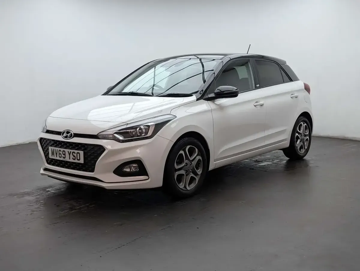 Used Hyundai i20 84 HP (61 kW) 2019 White Hatchback