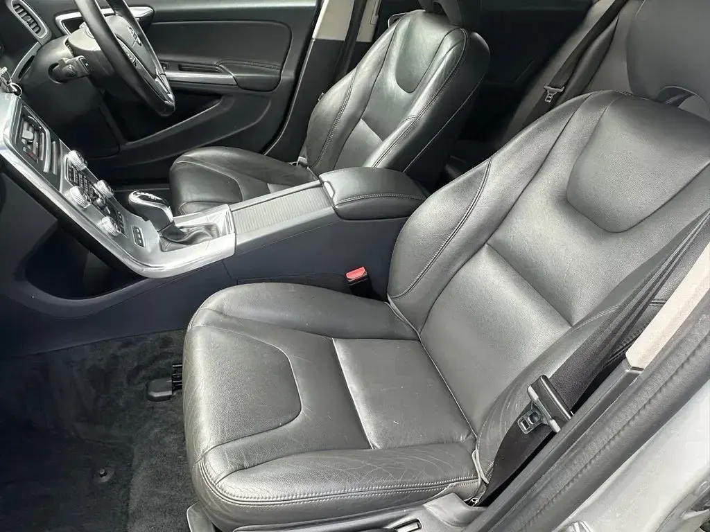 Used Volvo V60 SE 2016 Silver Estate