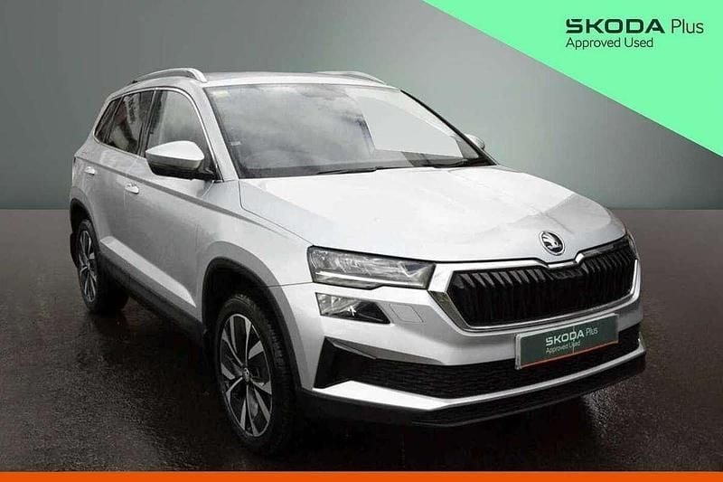 Brilliant silver metallic Used 2022 Skoda Karoq SE L SUV | £21,744 (Fair price) - Image 1/4