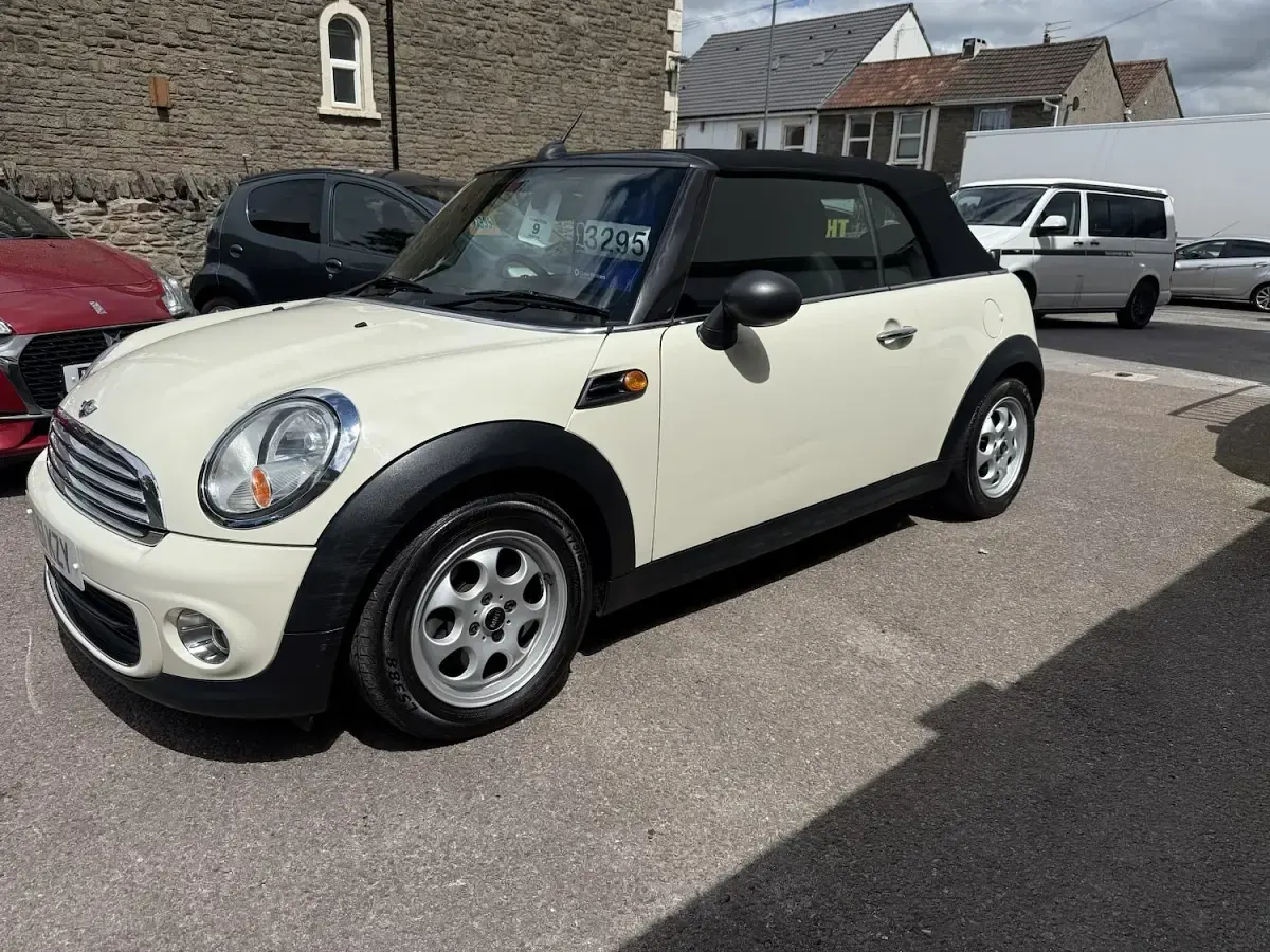 Used Mini ONE 98 HP (72 kW) 2011 White Hatchback
