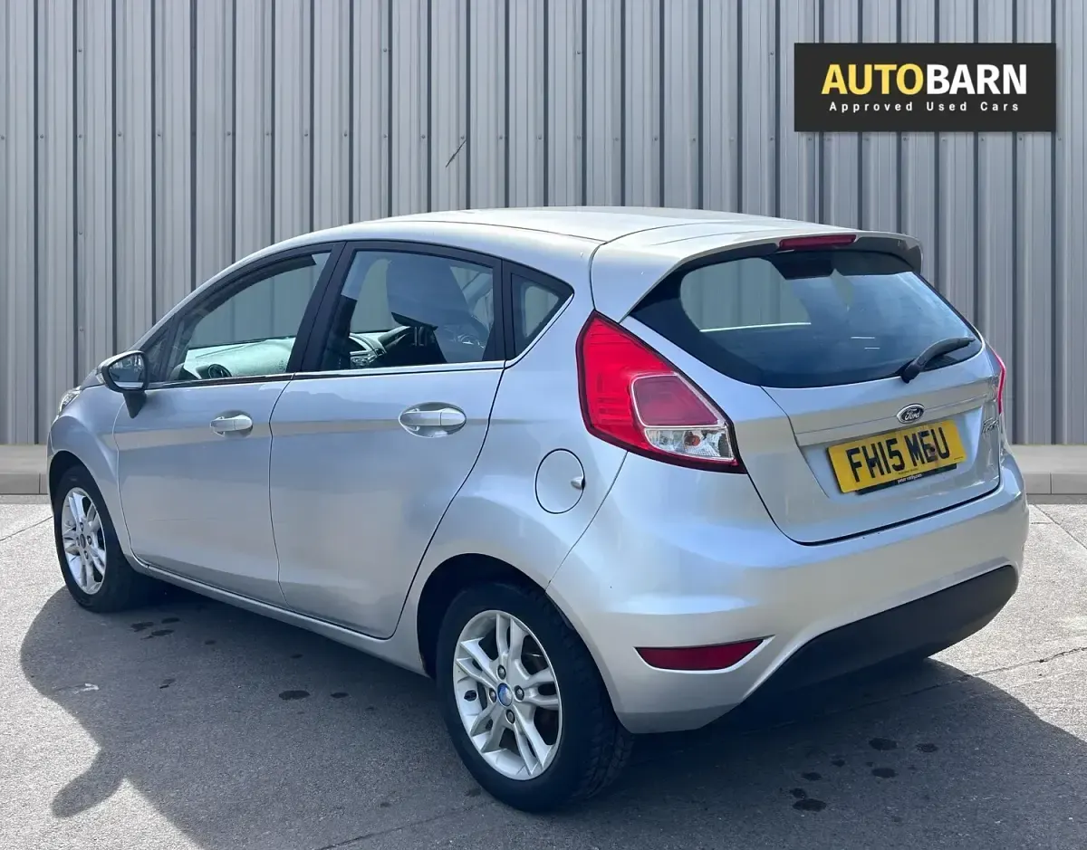 Used Ford Fiesta Zetec 82 HP (60 kW) 2015 Silver Hatchback
