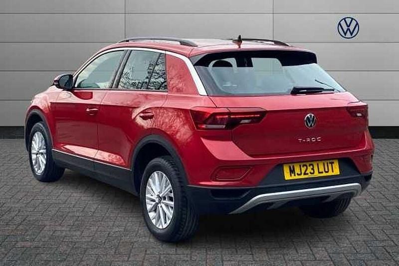 Used VW T-Roc Life 110 HP (80 kW) 2023 Red SUV