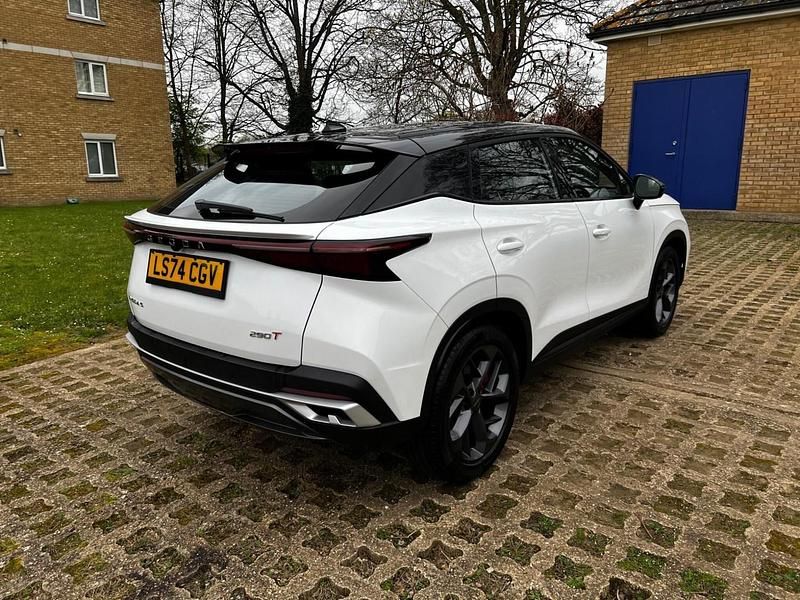 Used Omoda 5 186 HP (136 kW) 2024 White/black SUV