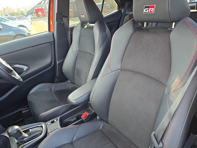 Used Toyota Yaris Hybrid Sport 114 HP (83 kW) 2023 Orange/black Hatchback