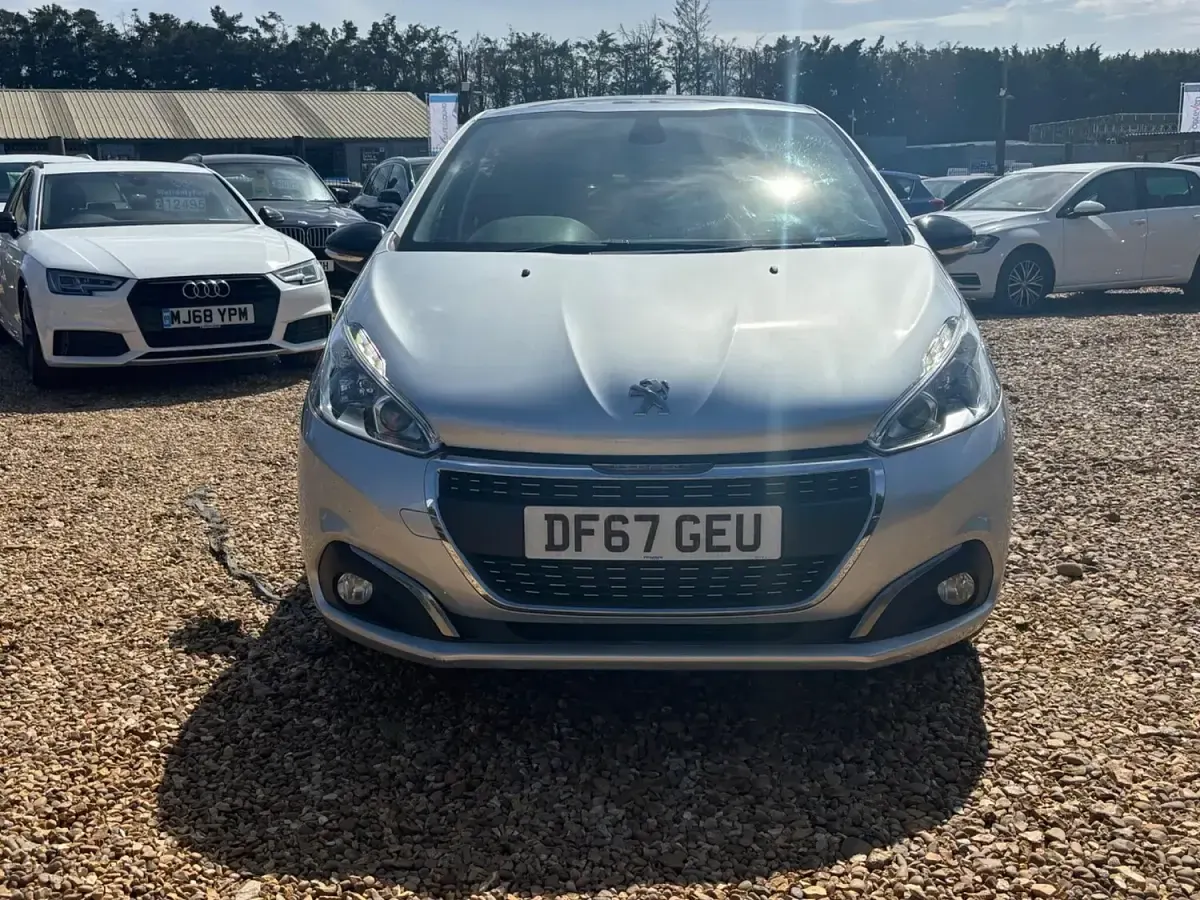 Used Peugeot 208 Allure Premium 80 HP (58 kW) 2018 Silver Hatchback