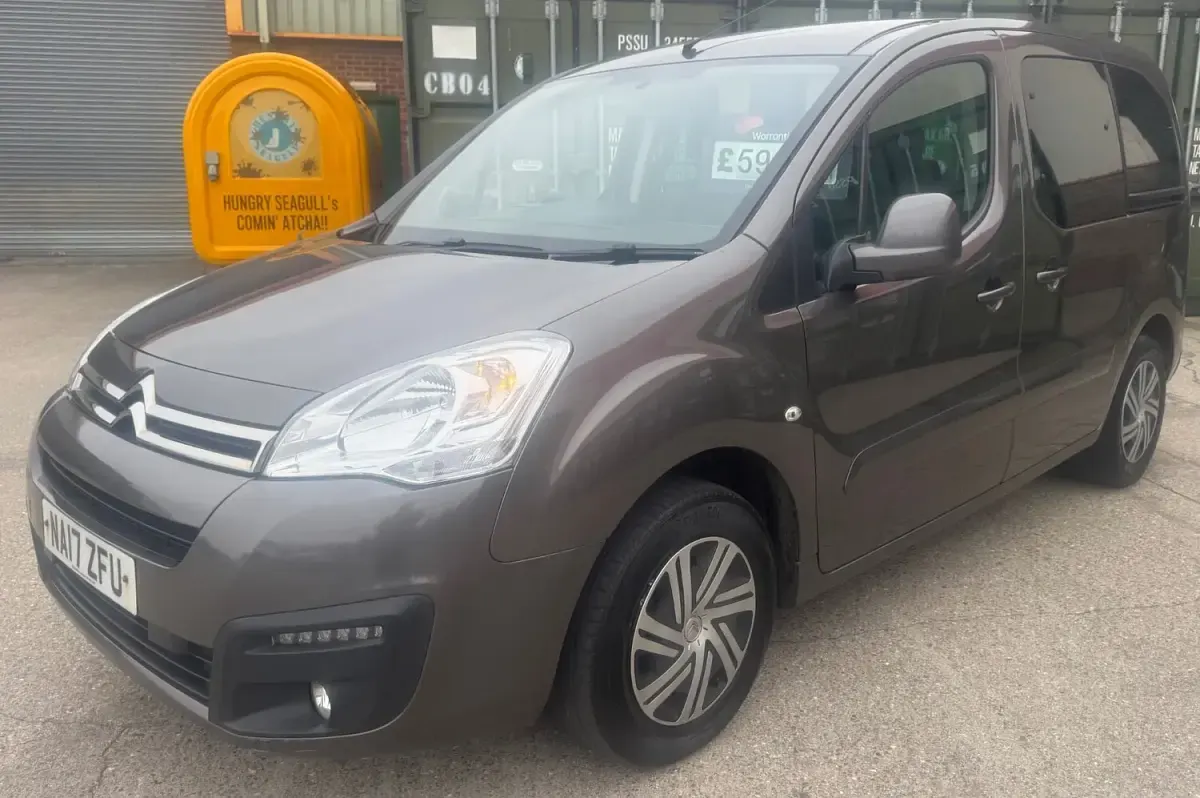 Used Citroën Berlingo Feel 101 HP (74 kW) 2017 Grey MPV