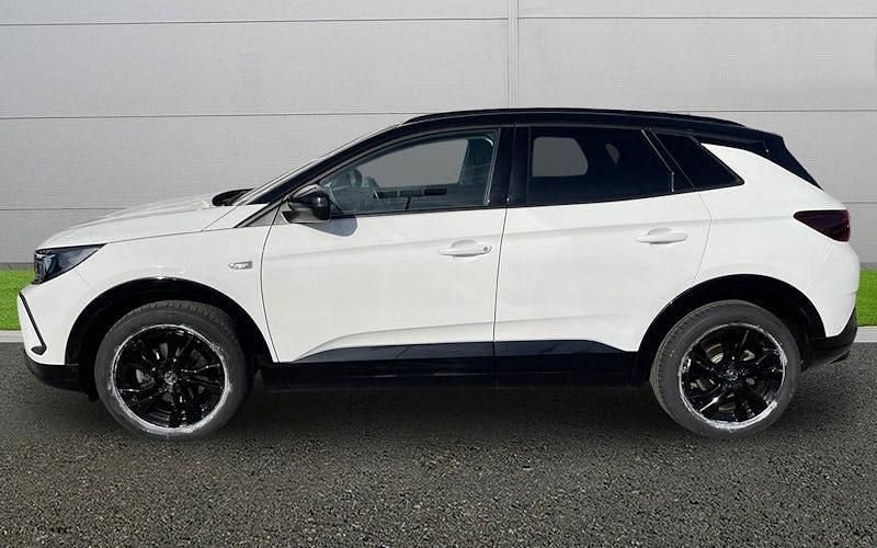 Used Vauxhall Grandland X GS Line 131 HP (96 kW) 2022 White SUV