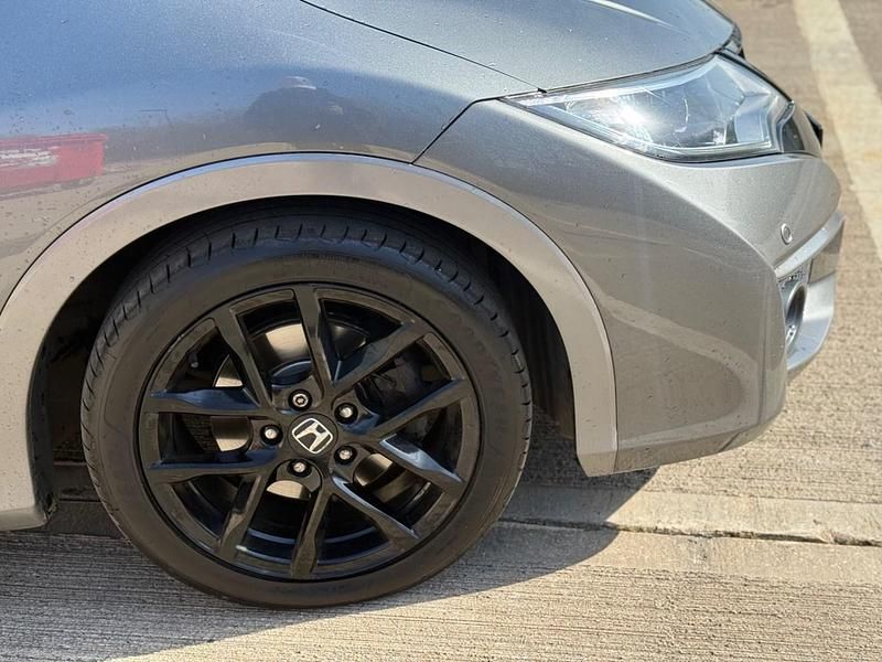 Begagnad Honda Civic Sport 120 HK (88 kW) 2016 Silver Halvkombi