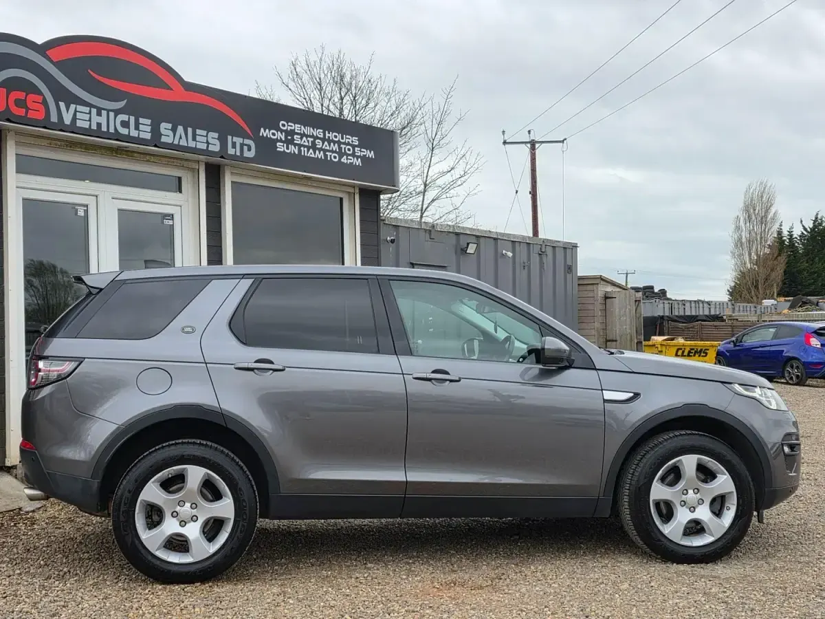Second-hand Land Rover Discovery Sport HSE 150 CP (110 kW) 2017 Gri SUV