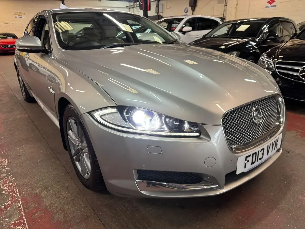 Used Jaguar XF Luxury 200 HP (147 kW) 2013 Gold Sedan
