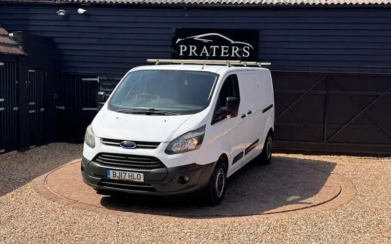 Used Ford Transit Custom 105 HP (77 kW) 2017 White Van