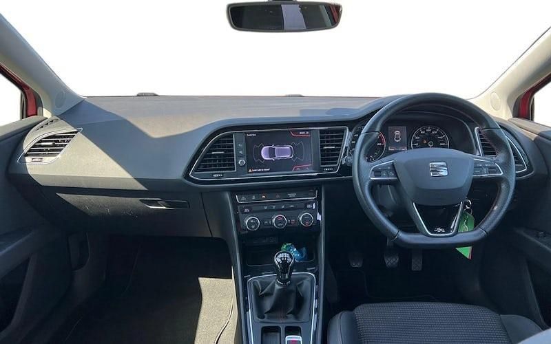 Begagnad Seat Leon FR 131 HK (96 kW) 2020 Röd Halvkombi