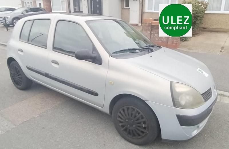 Silver Used 2003 Renault Clio II Expression Hatchback | £1,000 (Super price) - Image 1/4