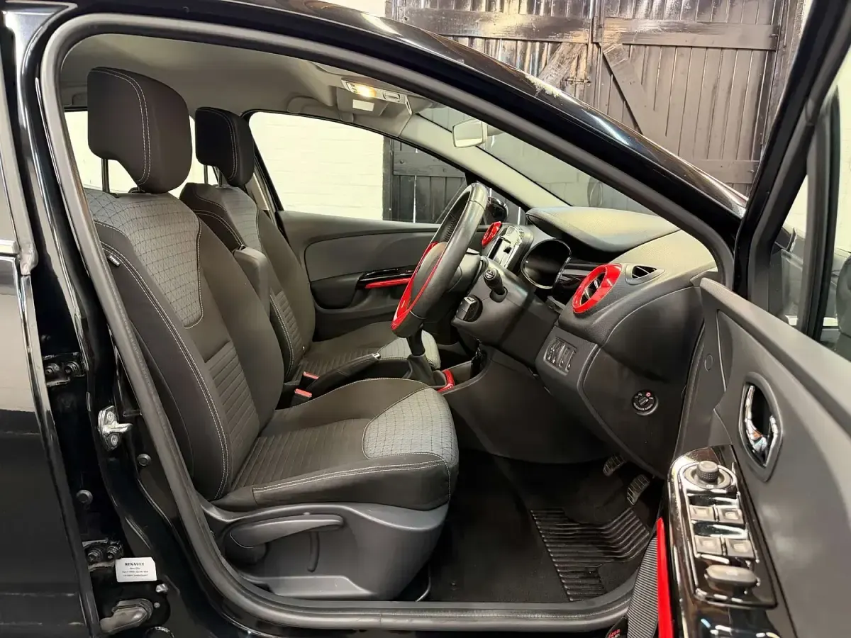Used Renault Clio Dynamique 90 HP (66 kW) 2014 Black Hatchback