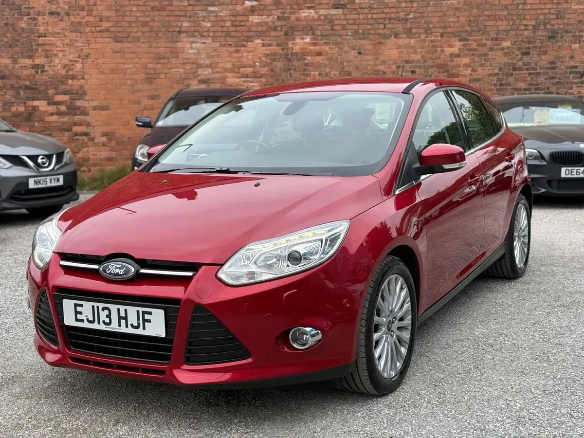 Used Ford Focus Titanium X 180 HP (132 kW) 2013 Red Hatchback