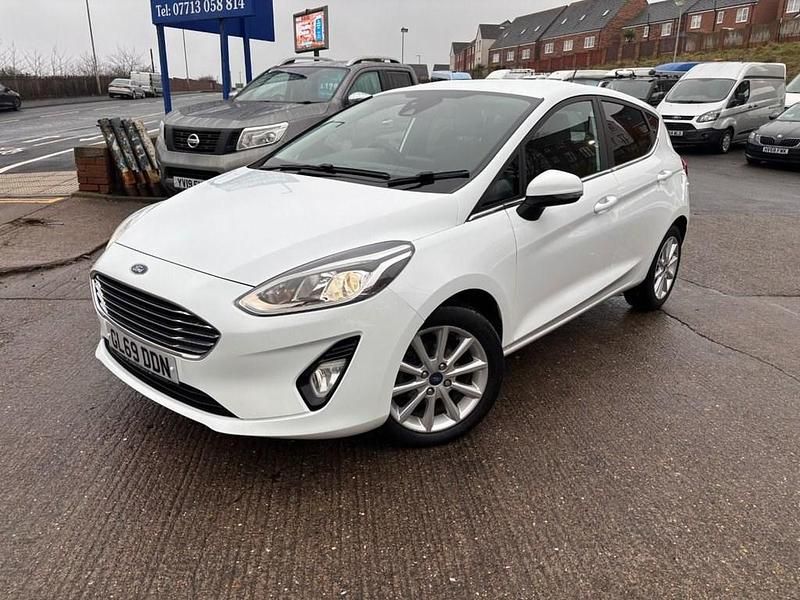 Used Ford Fiesta Titanium 85 HP (62 kW) 2019 White Hatchback