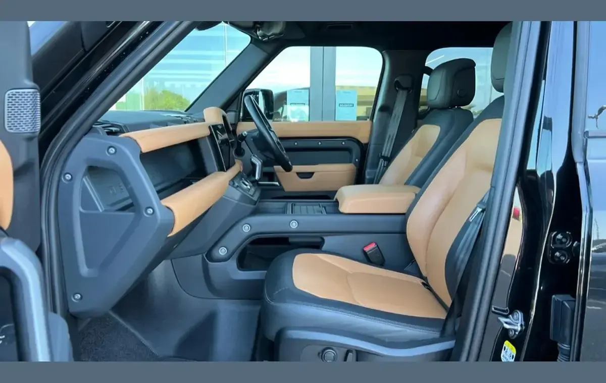Usado Land Rover Defender HSE Dynamic 300 CV (220 kW) 2023 Negro SUV