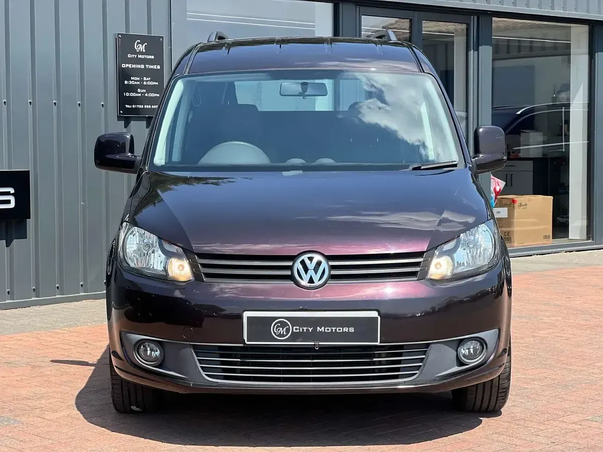 Used VW Caddy Maxi Life 102 HP (75 kW) 2015 Purple MPV