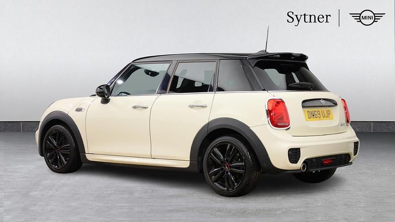 Used Mini Cooper Hatch 134 HP (98 kW) 2019 White Hatchback