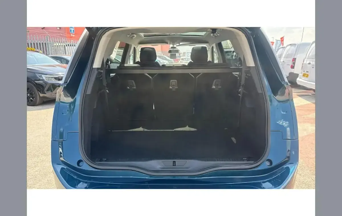 Used Citroën C4 SpaceTourer Shine 128 HP (94 kW) 2022 Blue MPV