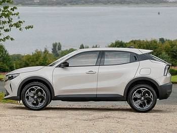 New Alfa Romeo GT Junior 136 HP (100 kW) 2025 Metallic  scala ivory Hatchback