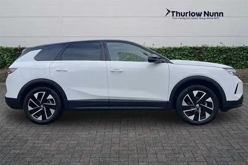Second-hand Vauxhall Grandland X Ultimate 136 CP (100 kW) 2025 Alb SUV