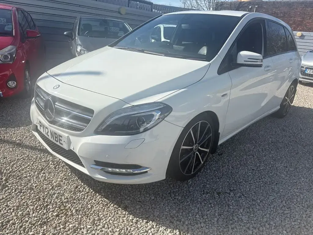 Used Mercedes B180 109 HP (80 kW) 2012 White Hatchback