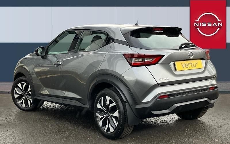 Begagnad Nissan Juke Acenta 114 HK (83 kW) 2022 Grå SUV