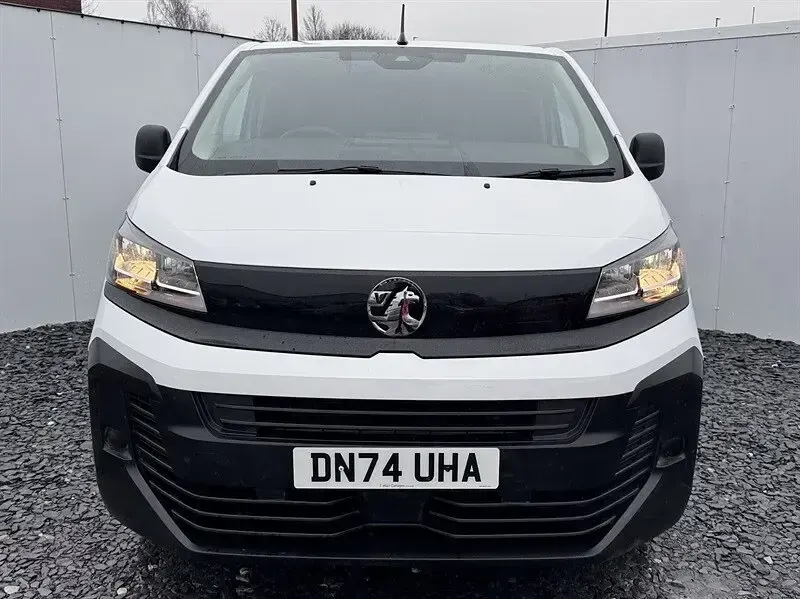 Used Vauxhall Vivaro S 120 HP (88 kW) 2024 White MPV