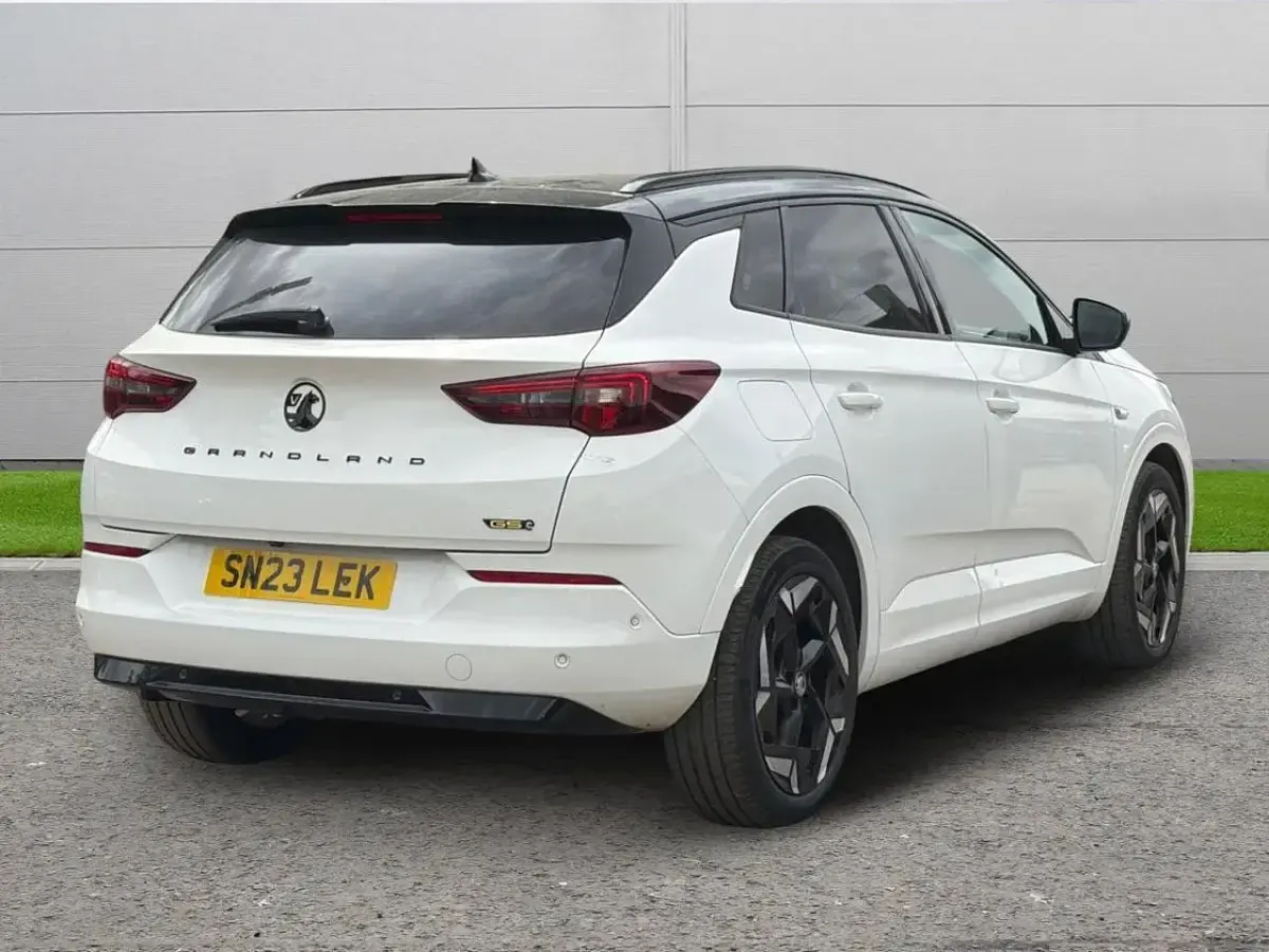 Used Vauxhall Grandland X GSe 296 HP (217 kW) 2023 White SUV